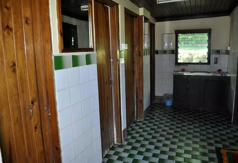 ルームシェアのワンベッド, Ratu Kini Backpackers & Dive Resort