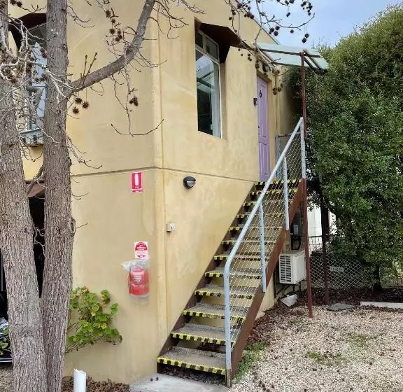 ファミリールーム, The Albion Motel Castlemaine