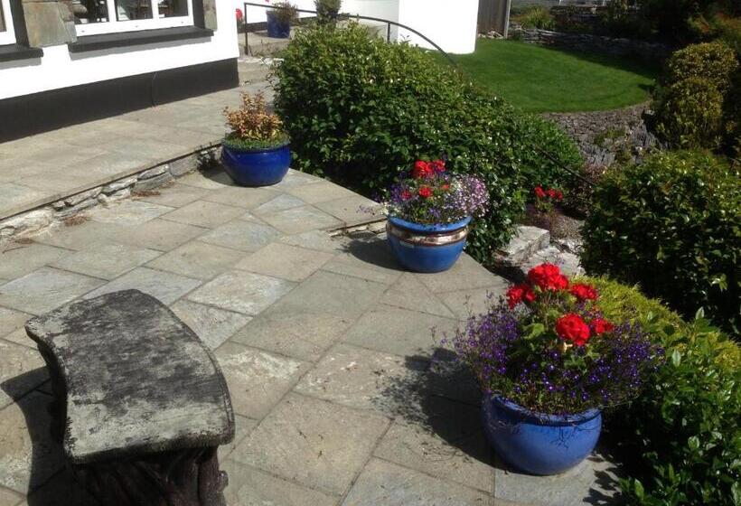 اتاق خانوادگی, Rockcrest House