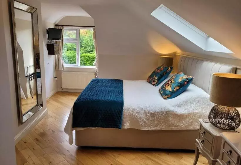 デラックスの４人部屋, Rockcrest House
