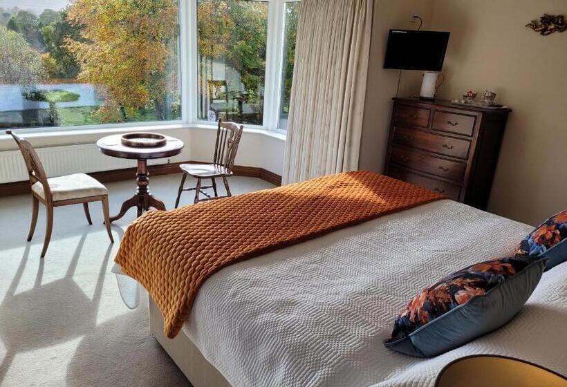 اتاق سوپریور با تخت بزرگ, Rockcrest House