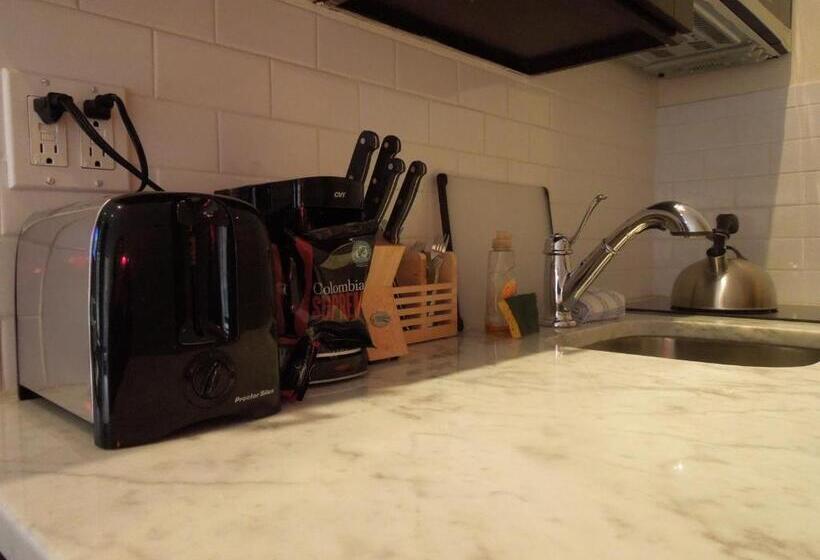 标准工作室, East Village