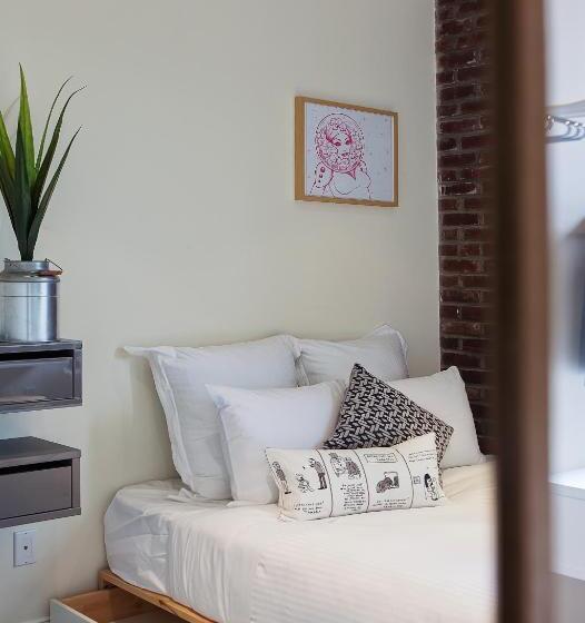 标准工作室, East Village