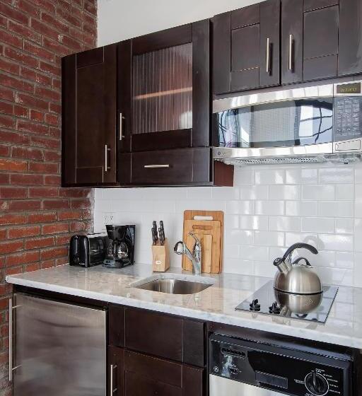 标准工作室, East Village