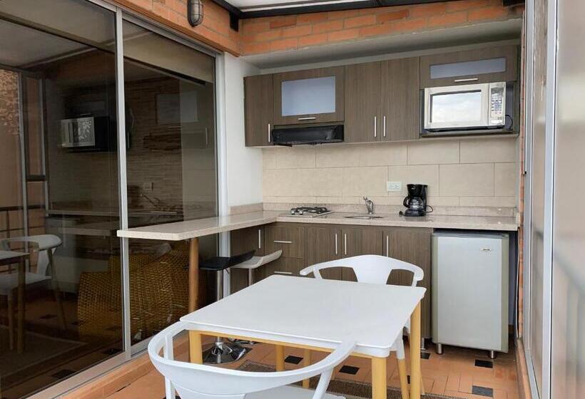 سوییت اجرایی, Apartamentos Regency La Feria