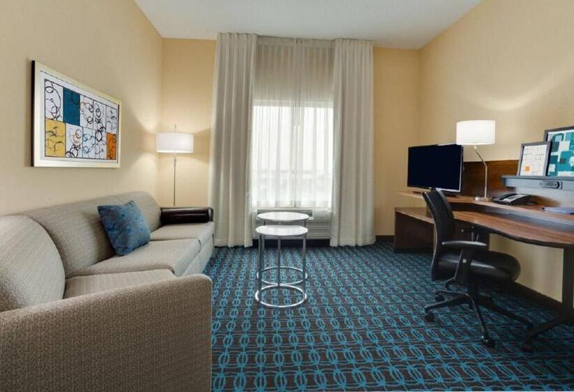 מיטת קינג בסוויטה, Fairfield Inn & Suites By Marriott Fort Lauderdale Pembroke Pines