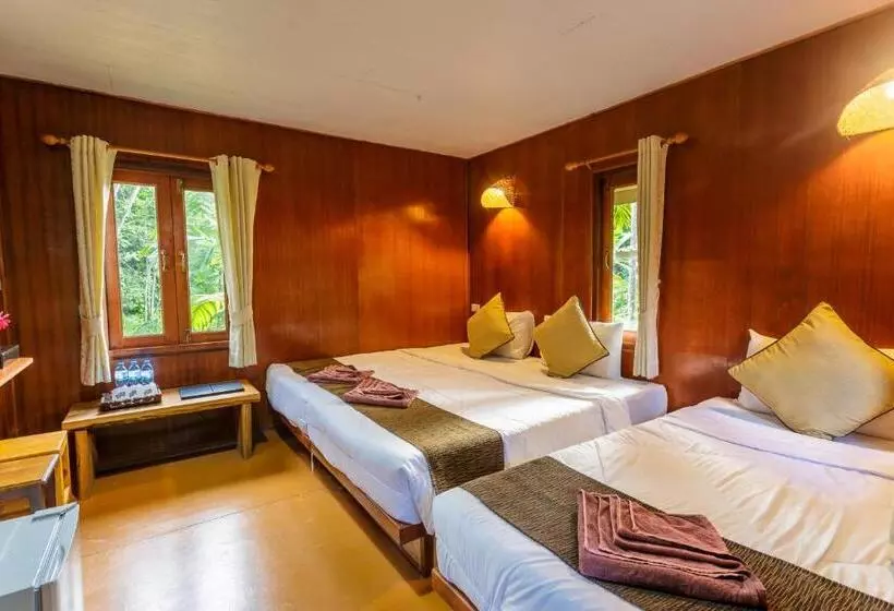 スーペリアトリプルルーム, Khao Sok Cabana Resort