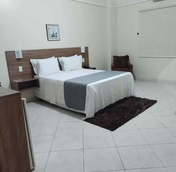 Executive Suite, Mais