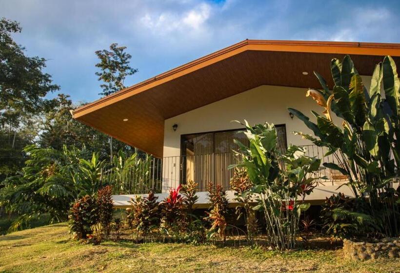 بنجلو بريميوم, Miradas Arenal Hotel & Hotsprings