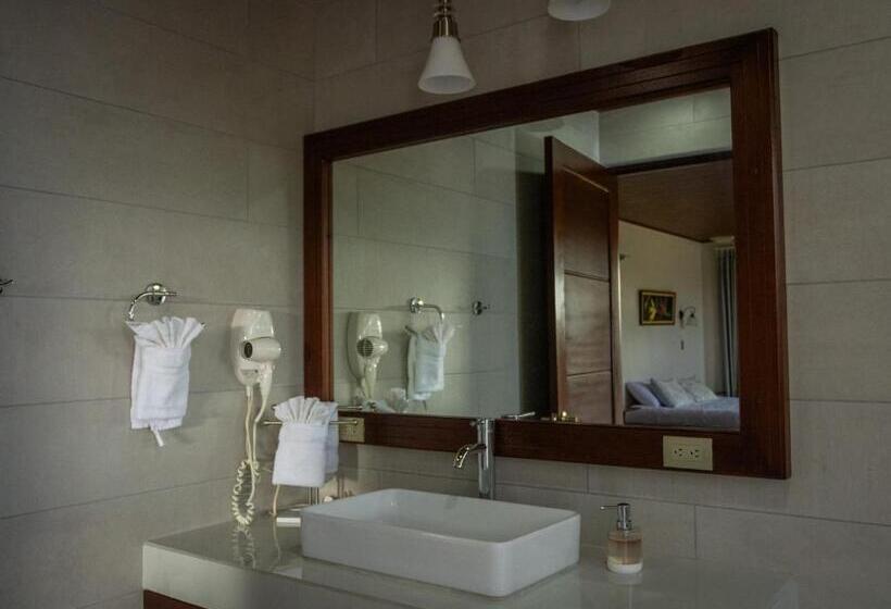 بنجلو بريميوم, Miradas Arenal Hotel & Hotsprings