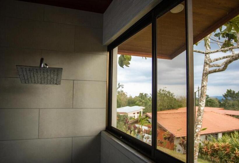 بنجلو بريميوم, Miradas Arenal Hotel & Hotsprings