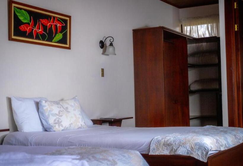 بنجلو بريميوم, Miradas Arenal Hotel & Hotsprings