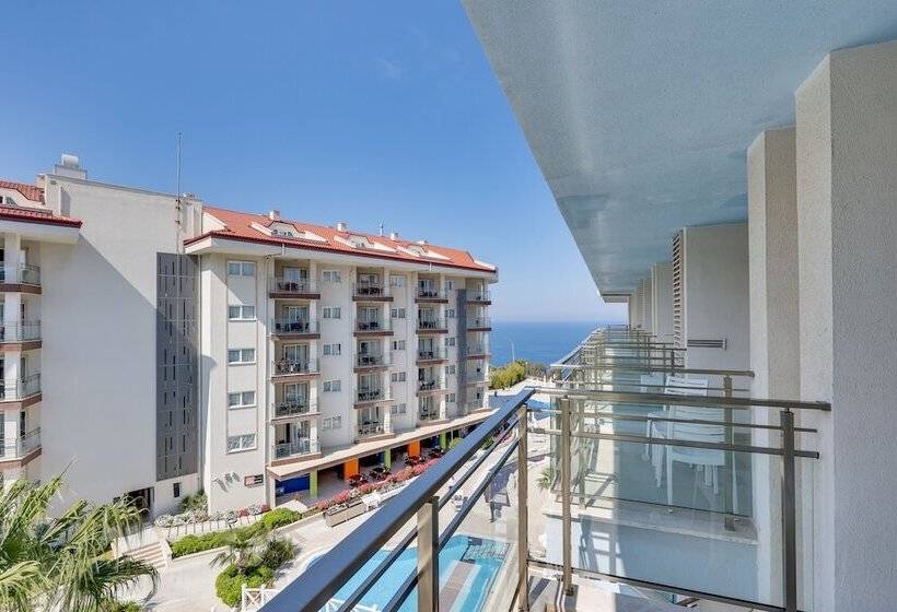 Номер Стандарт Адаптированный для Инвалидов, Ramada Hotel & Suites by Wyndham Kusadasi