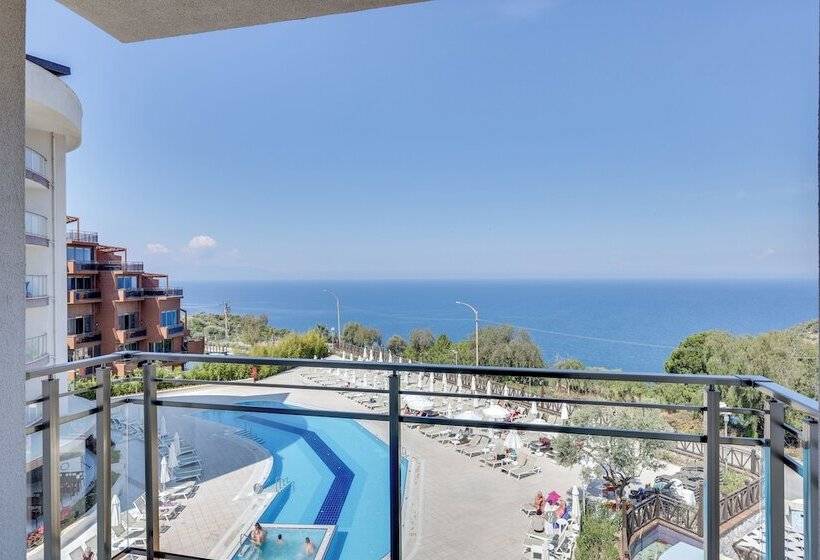 Номер Стандарт Адаптированный для Инвалидов, Ramada Hotel & Suites by Wyndham Kusadasi