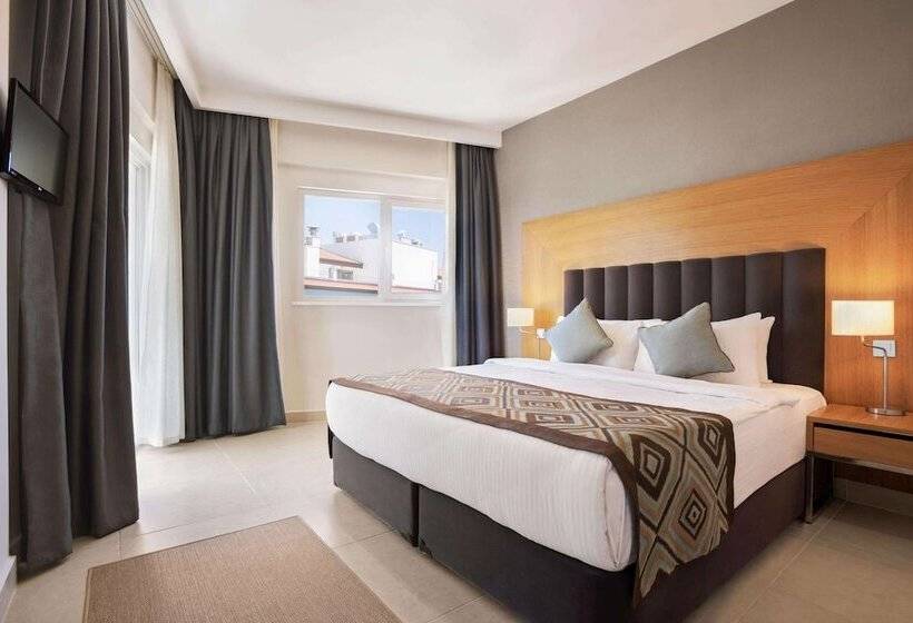 Номер Стандарт Адаптированный для Инвалидов, Ramada Hotel & Suites by Wyndham Kusadasi