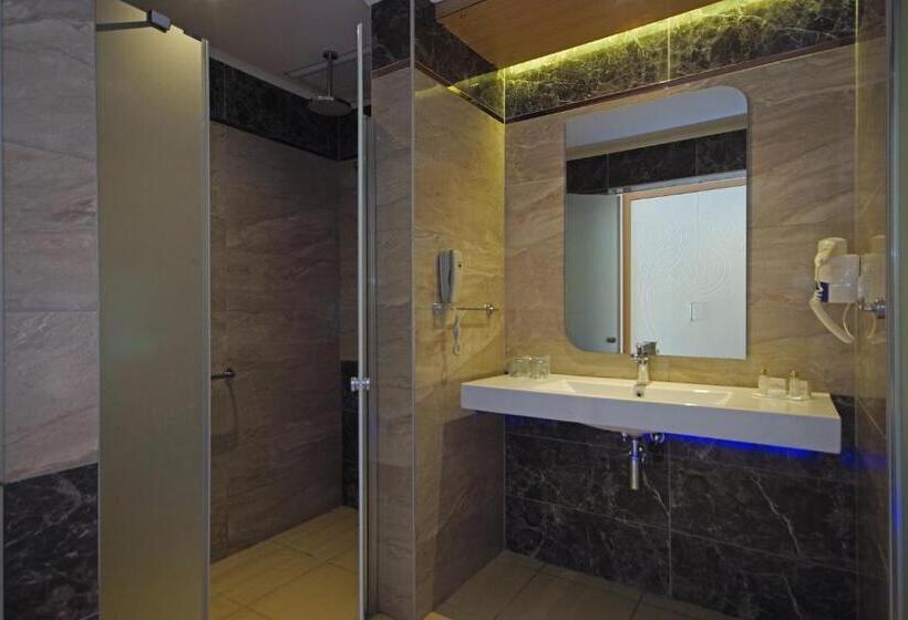 חדר סופריור לשלושה, Royal Garden Beach Hotel   All Inclusive