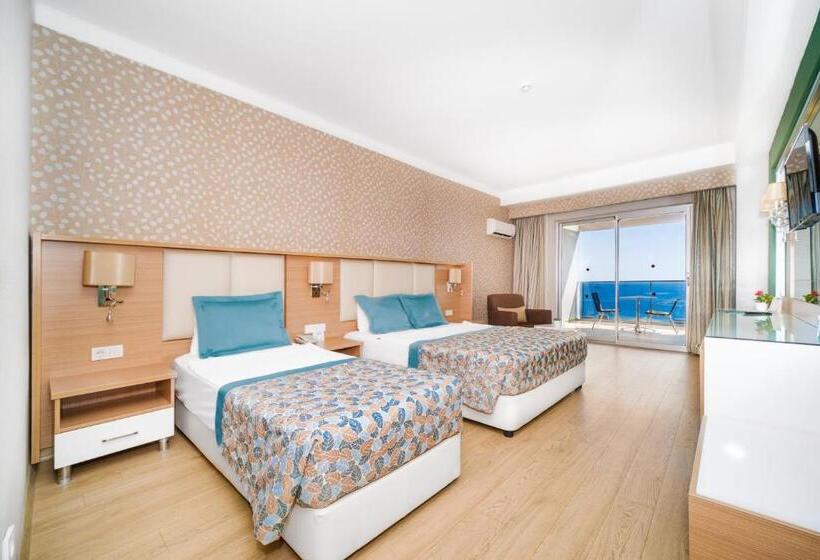 חדר סופריור לשלושה, Royal Garden Beach Hotel   All Inclusive