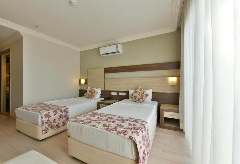 חדר משפחתי, Royal Garden Beach Hotel   All Inclusive