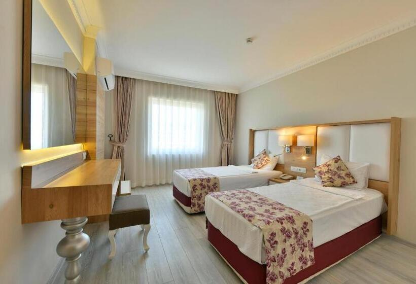 חדר משפחתי, Royal Garden Beach Hotel   All Inclusive