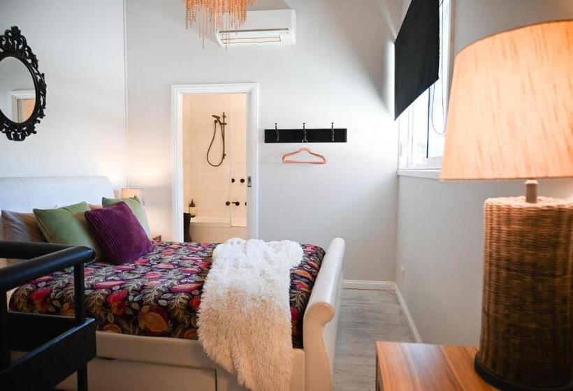 סוויטה, Deck Quarters   Mansfield, Vic