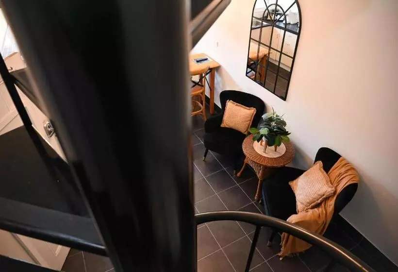 スイート, Deck Quarters   Mansfield, Vic