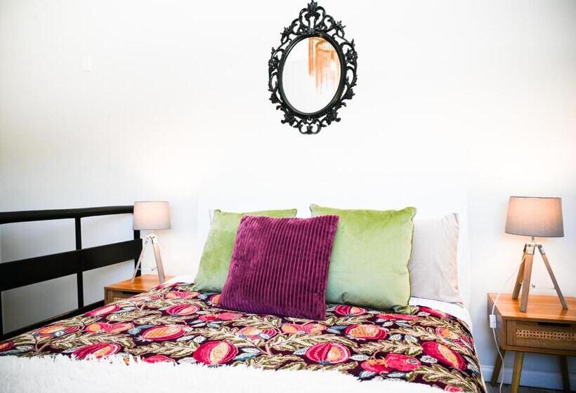 סוויטה, Deck Quarters   Mansfield, Vic