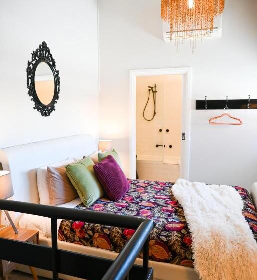 סוויטה, Deck Quarters   Mansfield, Vic