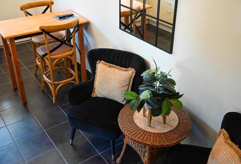 סוויטה, Deck Quarters   Mansfield, Vic