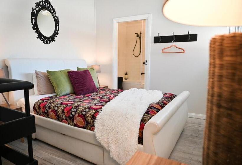 סוויטה, Deck Quarters   Mansfield, Vic