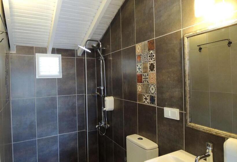 Трехместный Номер Стандарт с Балконом, Villa Dreams