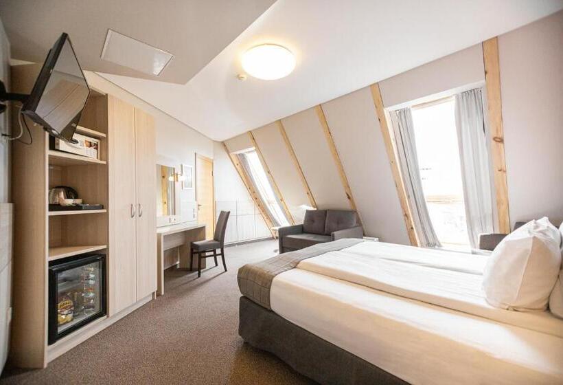 Habitaci�n Est�ndar Abuhardillada, Wellton Riga Hotel & Spa