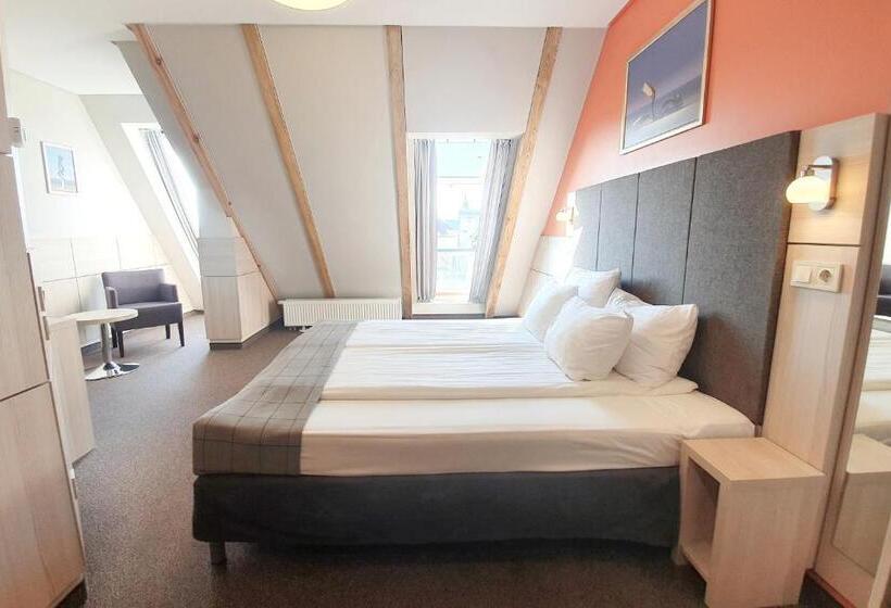 Habitaci�n Est�ndar Abuhardillada, Wellton Riga Hotel & Spa