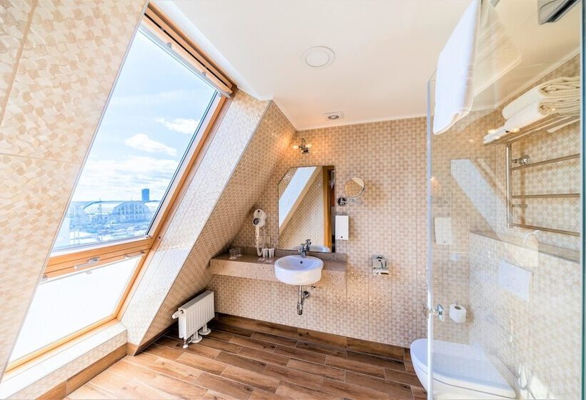 Habitaci�n Est�ndar Abuhardillada, Wellton Riga Hotel & Spa