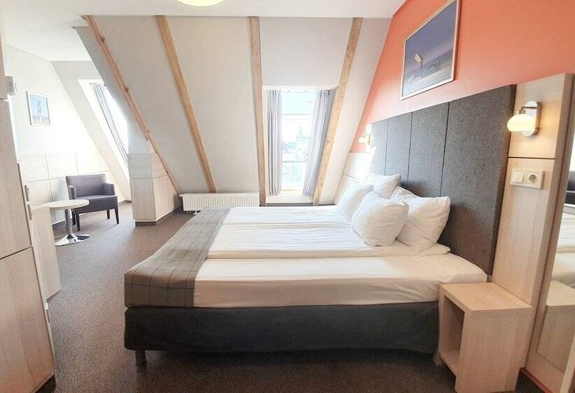 Habitaci�n Est�ndar Abuhardillada, Wellton Riga Hotel & Spa