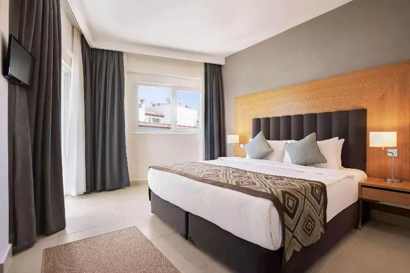 اتاق استاندارد, Ramada Hotel & Suites by Wyndham Kusadasi