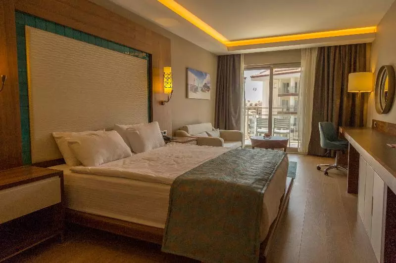 اتاق استاندارد, Ramada Hotel & Suites by Wyndham Kusadasi