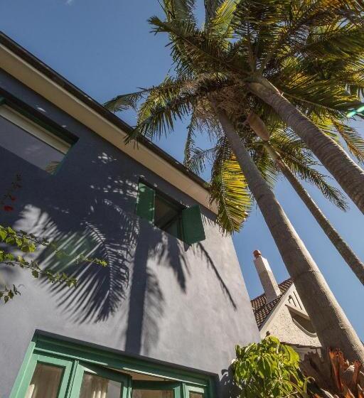 سوئیت با چشم‌انداز, Bondi Beach House