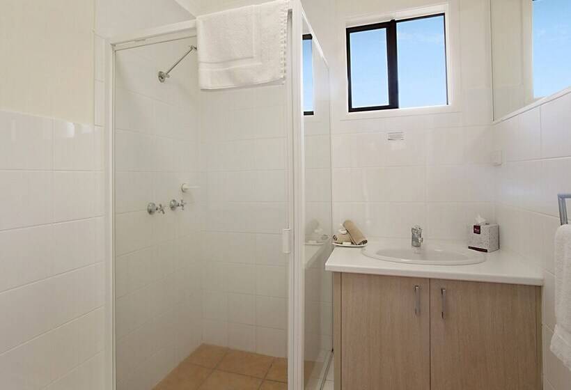 דירת חדר, Cayman Quays