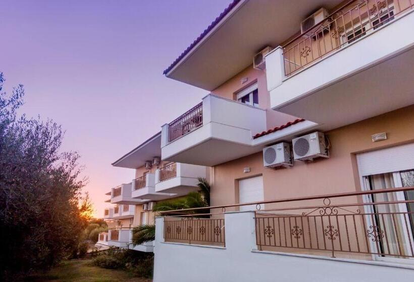 חדר סטנדרט לארבעה, Evripidis