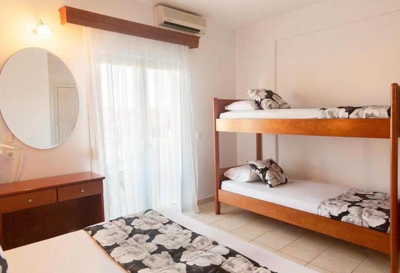 חדר סטנדרט לארבעה, Evripidis