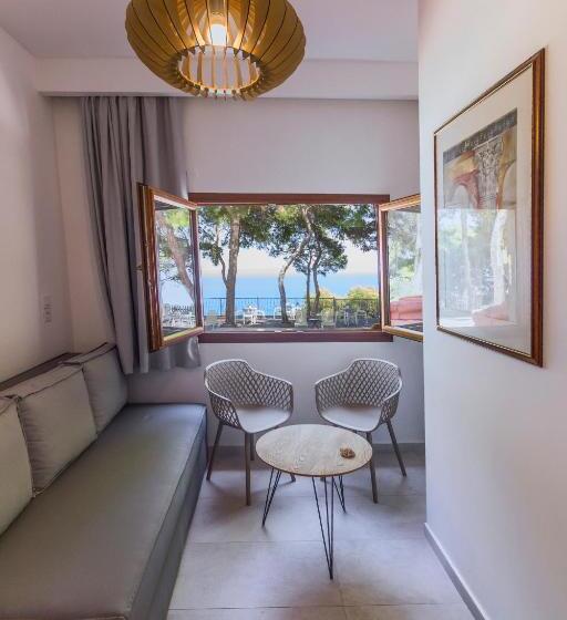 דירת שני חדרים, Evripidis