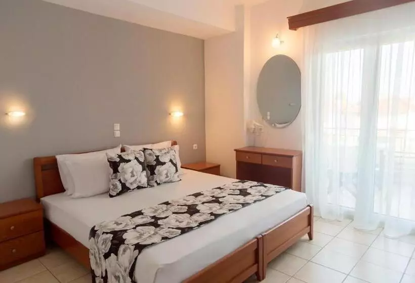 Habitació Economy, Evripidis