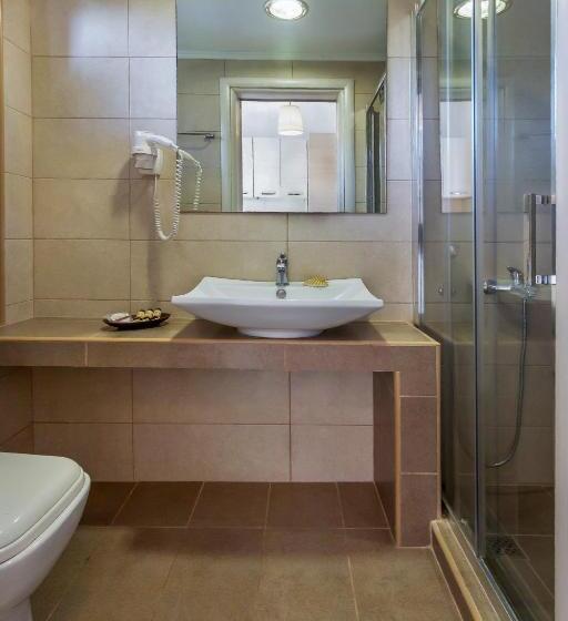 חדר סופריור, Evripidis