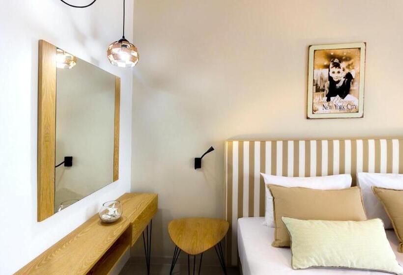 חדר סופריור, Evripidis