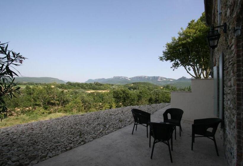 جناح جونيور, Château Les Oliviers De Salettes