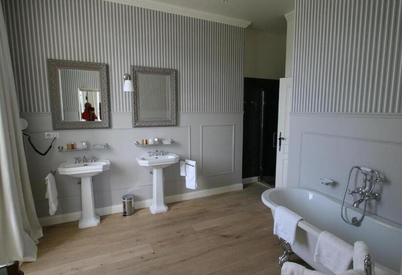 جناح جونيور, Château Les Oliviers De Salettes