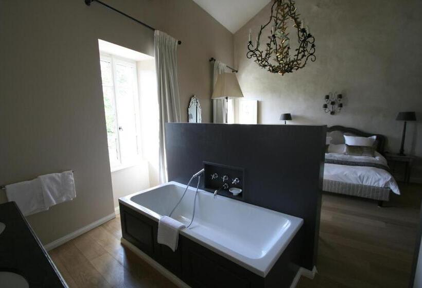 جناح جونيور, Château Les Oliviers De Salettes