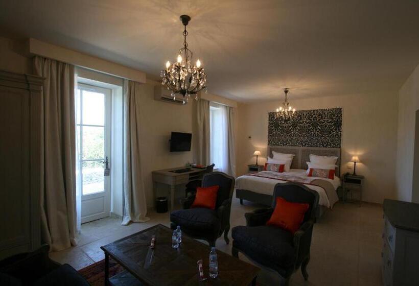 جناح جونيور, Château Les Oliviers De Salettes