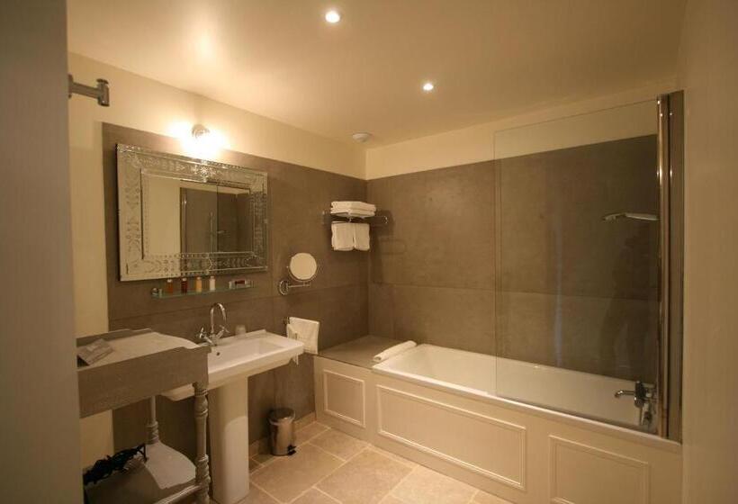 جناح, Château Les Oliviers De Salettes