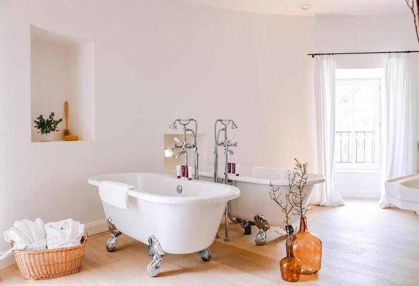 جناح برستيج, Château Les Oliviers De Salettes